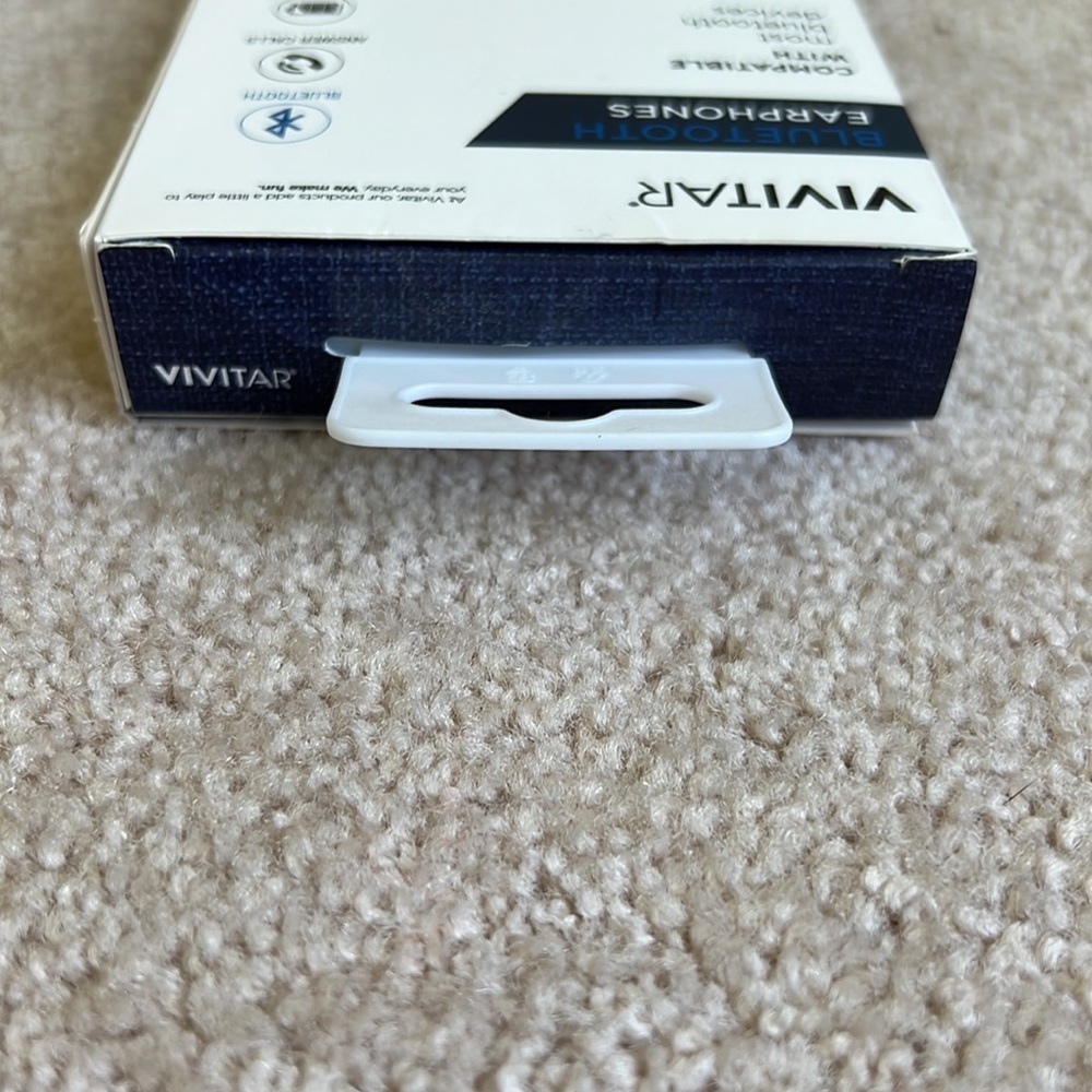 🌟Host Pick🌟 Vivitar Navy Blue Bluetooth Earphones - Picture 5 of 8
